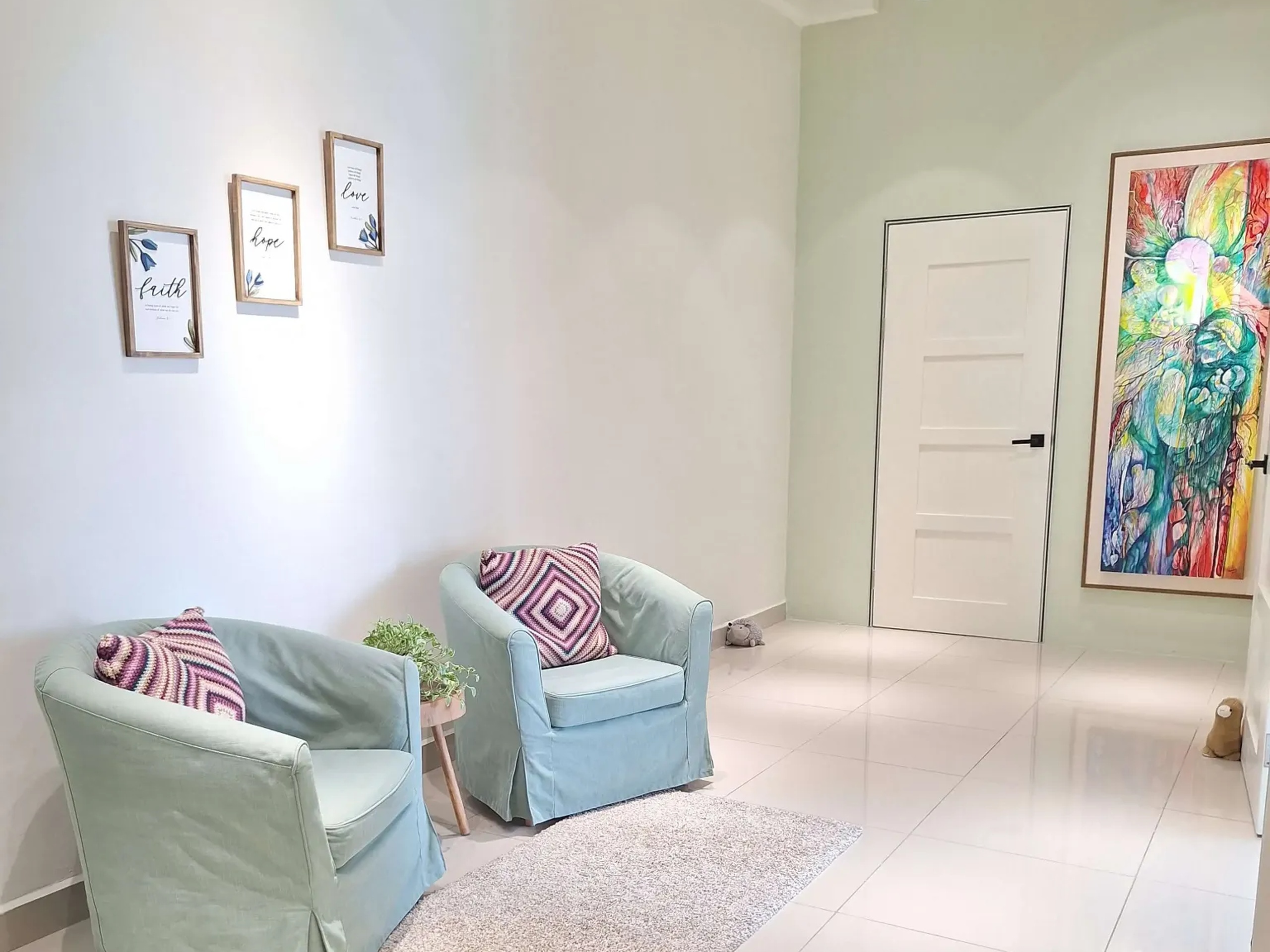 counselling-room-client-waiting-lounge_2560x1920 counselling-room-client-waiting-lounge_2560x1920